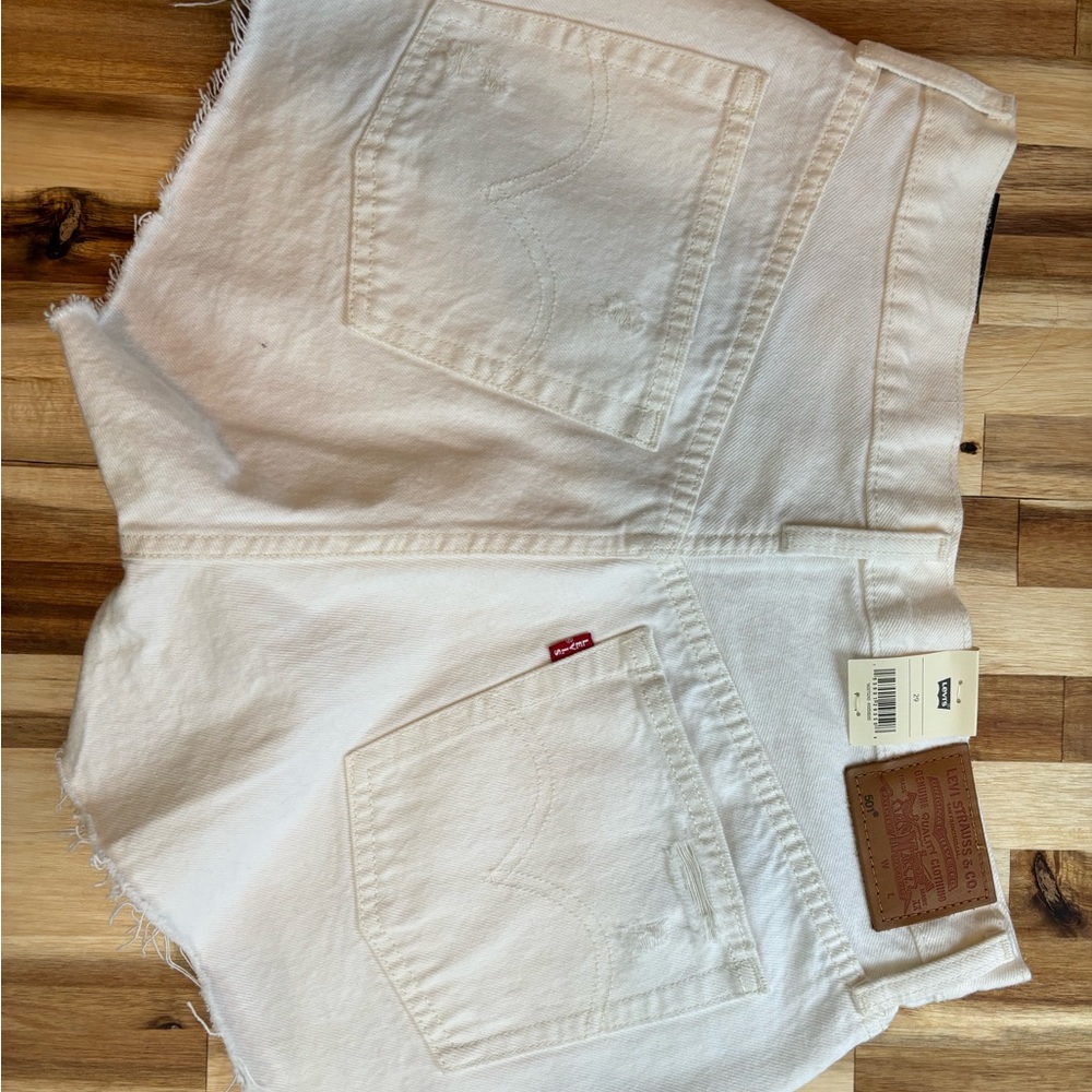 NWT Levi’s High Rise Shorts - Picture 2 of 4